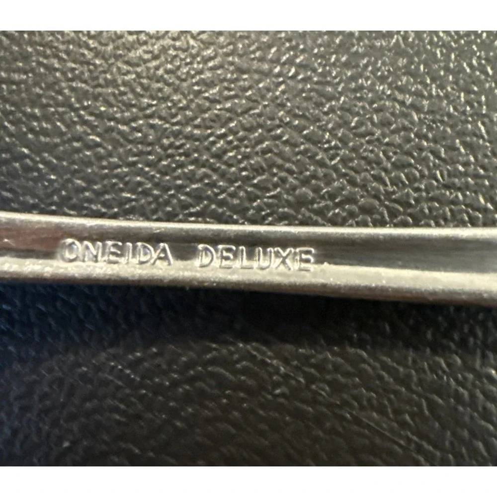 Oneida signs use